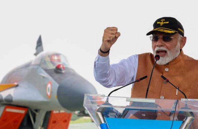 PAK को पता ही नहीं चला कब सीना छलनी हो गया: पीएम मोदी