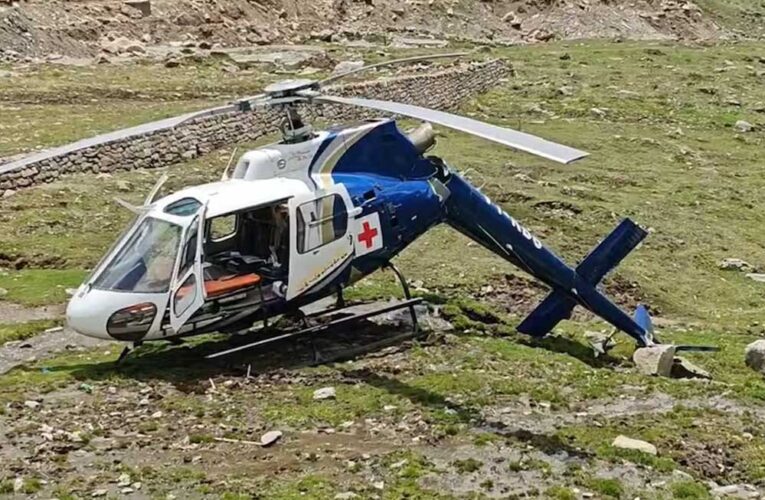 केदारनाथ धाम में हेलिकॉप्टर की इमरजेंसी लैंडिंग, सभी यात्री सुरक्षित