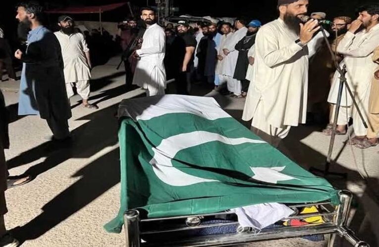 आतंकी सैफुल्लाह का पाकिस्तानी झंडे में निकला जनाजा, पहलगाम हमले के बाद ISI ने किया था अंडरग्राउंड