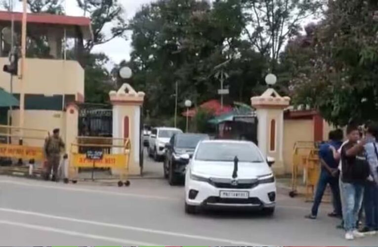 मणिपुर में बीजेपी पेश किया सरकार बनाने का दावा, राज्यपाल से मिलने पहुंचे विधायक, जानें सभी बड़े अपडेट्स