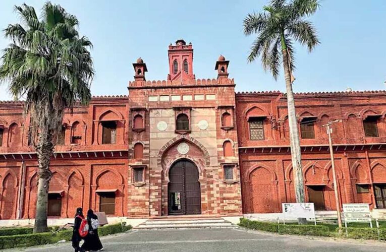 नगर निगम AMU से 1.26 अरब की जमीन कब्जा मुक्त कराई, लगाया सरकारी बोर्ड