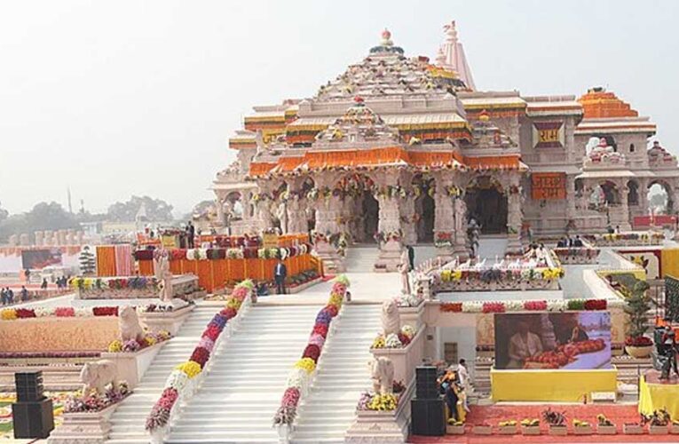 अयोध्या रामलला मंदिर से हिरासत में ली संदिग्ध मुस्लिम महिला, पुलिसकर्मियों से उलझी