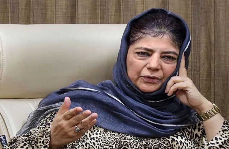 भारत और पाकिस्तान में छिड़े युद्ध के बीच पूर्व मुख्यमंत्री महबूबा मुफ्ती ने शांति का राग अलापा