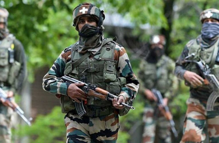 शोपियां में लश्कर का एक आतंकी ढेर, दो दहशतगर्द जिंदा गिरफ्तार, एनकाउंटर जारी