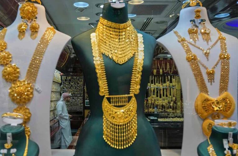 भारत और पाकिस्तान के बीच बढ़ते तनाव और मौद्रिक नीति से पहले सोने की कीमतों में दिखी गिरावट