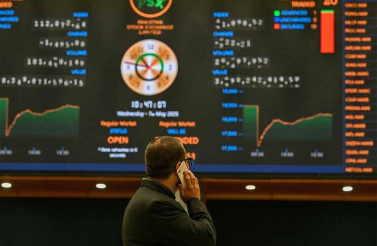 ऑपरेशन सिंदूर के बाद पाकिस्तान के स्टॉक एक्सचेंज में मचा हाहाकार, बंद करनी पड़ी ट्रेडिंग, निवेशक सहमे