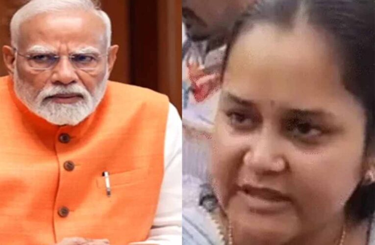 पीएम मोदी कानपुर पहुंचते ही शुभम द्विवेदी के परिवार से मिले, पत्नी ऐशन्या रो पड़ी, पीएम ने ढांढस बंधाया