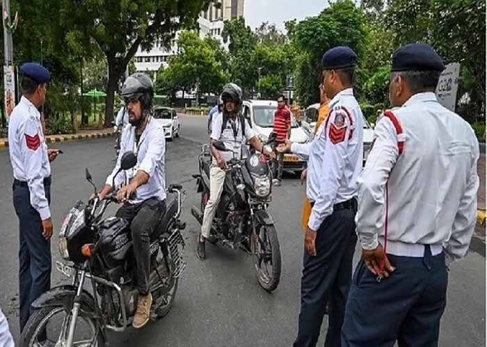 राजधानी दिल्ली में ट्रैफिक एडवाइजरी जारी कर लोगों से वैकल्पिक रास्तों से निकलने को कहा, 15 दिन बंद रहेगी यह सड़क