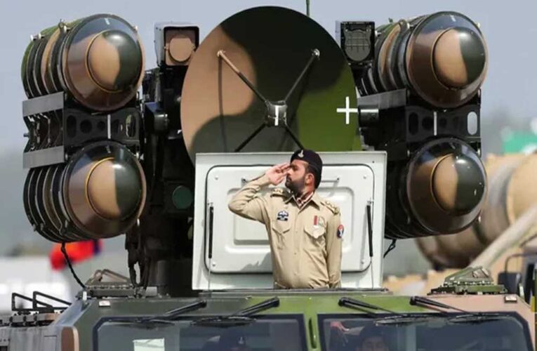 भारत के डर से रक्षा बजट 18% बढ़ाएगा पाक, आधी जनता गरीब, कर्ज लो, हथियार खरीदो