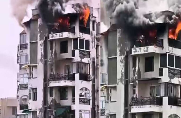 दिल्ली : द्वारका के अपार्टमेंट में भीषण आग, तीन लोग बिल्डिंग से कूदे नीचे, तीनों की मौत