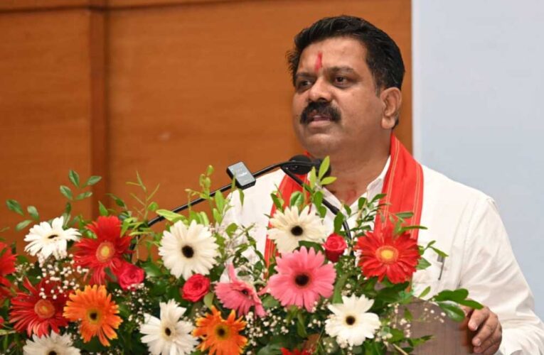 रायपुर : समाज की अपेक्षा पुलिस से होती है और उन अपेक्षाओं पर खरा उतरना हमारी जिम्मेदारी: उपमुख्यमंत्री विजय शर्मा