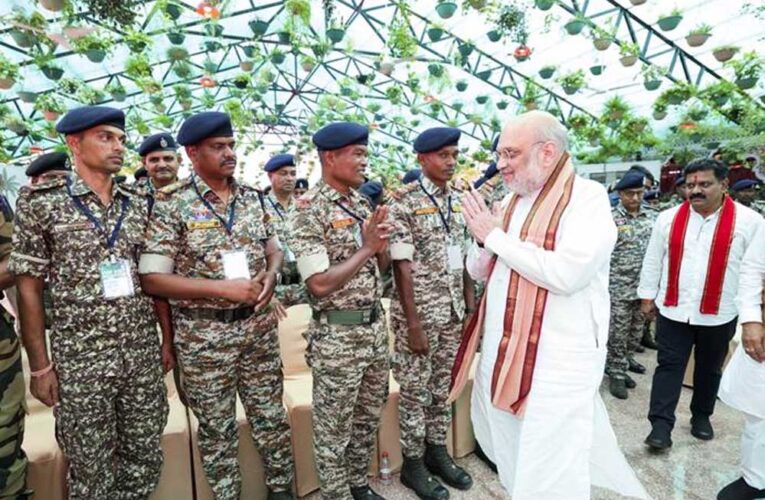 मंत्री अमित शाह ने आज छत्तीसगढ़ के नवा रायपुर में सुरक्षा बलों के जवानों के साथ संवाद किया
