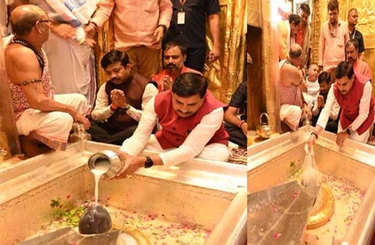 सीएम डॉ मोहन ने बाबा काशी विश्वनाथ के किए दर्शन, महादेव से की MP की सुख समृद्धि की कामना