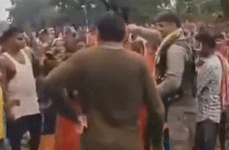 नक्सली हिड़मा के गांव में CRPF के जवान बने दुल्हन के भाई, नेग दिया फिर बेटी और ग्रामीणों के साथ थिरकाए कदम