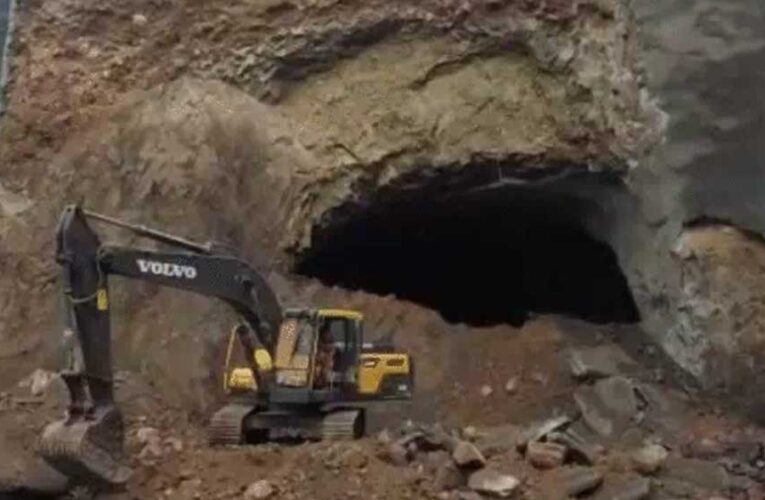 इंदौर-इच्छापुर नेशनल हाईवे पर निर्माणाधीन टनल का हिस्सा गिरा, 2 मजदूर की मौत, एक घायल