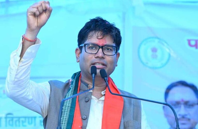 तमनार में आयोजित जिला स्तरीय पशु मेला में शामिल हुए वित्त मंत्री ओ.पी. चौधरी