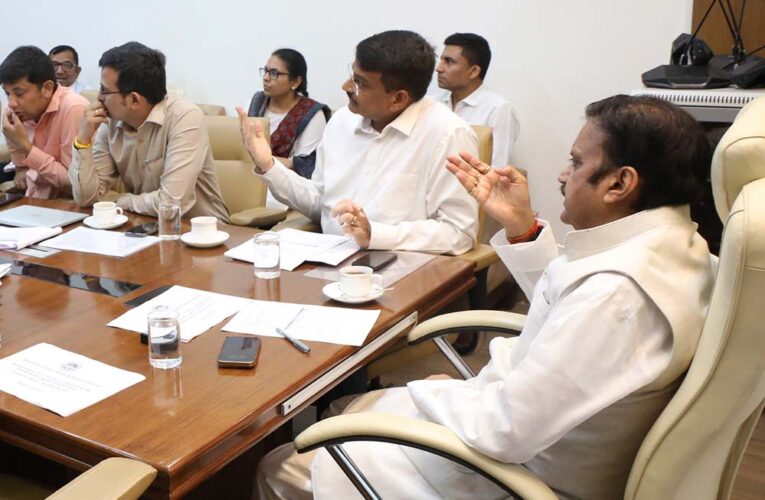 स्वास्थ्य योजनाओं के क्रियान्वयन में अग्रणी बनने के लिए हर स्तर पर समन्वय और सक्रियता अनिवार्य: उप मुख्यमंत्री शुक्ल