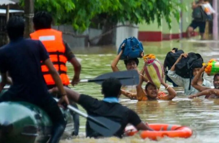 असम में भारी बारिश के बाद बाढ़ जैसे हालात, करीब 7 लाख लोग प्रभावित