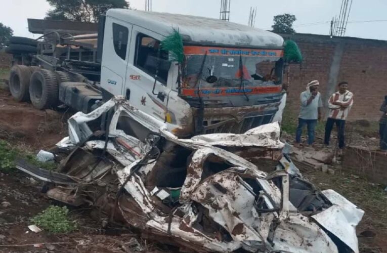 शादी से लौट रही कार पर पलटा सीमेंट से लदा ट्रक, 9 लोगों की मौत, झाबुआ में बड़ा हादसा