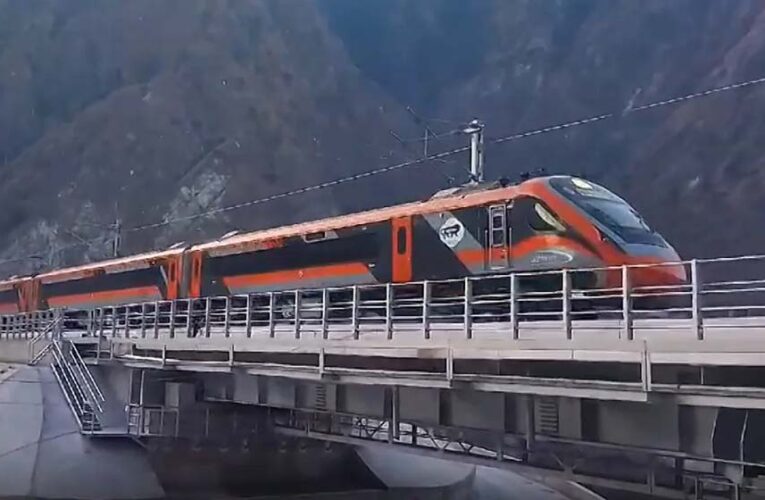 श्रीनगर-कटरा के बीच वंदे भारत ट्रेनों की नियमित सेवाएं 7 जून से शुरू होंगी