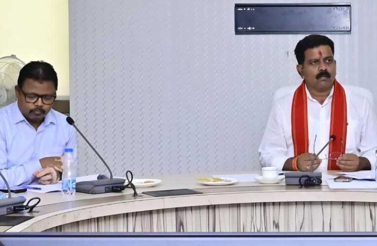 गृहमंत्री ने अधिकारियों को कई निर्देश दिए, गोतस्करों की संपत्ति जब्त कर उसे निलाम की जाये