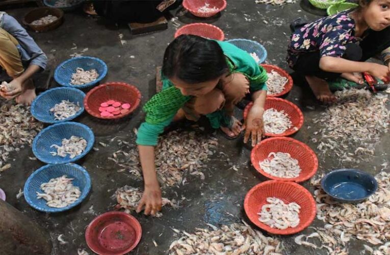 पाकिस्तान में 45 फीसदी जनता गरीब, 16 पर्सेंट अति निर्धन: वर्ल्ड बैंक