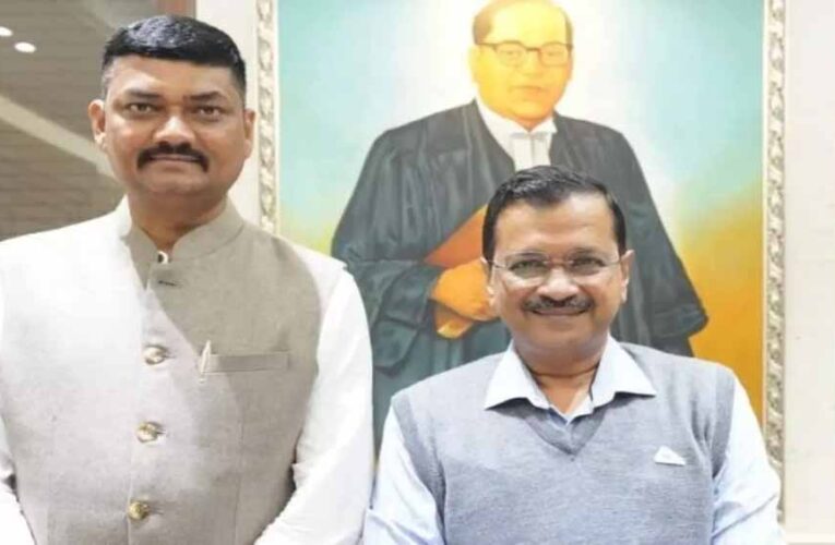 कौन हैं उमेश मकवाना? जिन्‍होंने दो दिन में AAP की खुशी छीन ली!