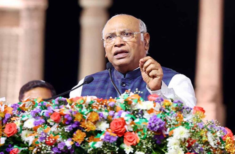 प्रधानमंत्री बेवजह लोकतंत्र की बातें करते हैं, उन्हें लोकतंत्र पर किसी भी प्रकार का वक्तव्य देने का हक नहीं: मल्लिकार्जुन खड़गे