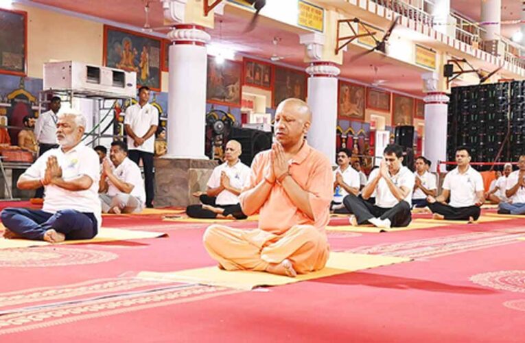 मुख्यमंत्री योगी आदित्यनाथ ने कहा- योग भारतीय मनीषा की अनुपम देन है, इसे बढ़ाने का श्रेय पीएम मोदी को
