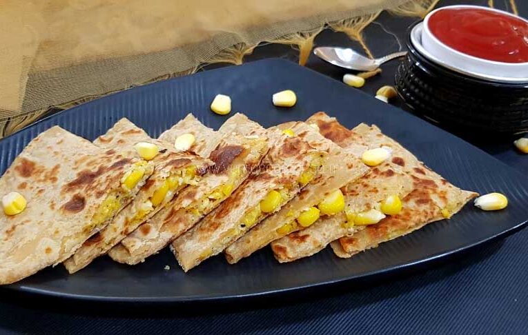 बच्चे के लिए नाश्ते में बनाएं कॉर्न चीज़ पराठा