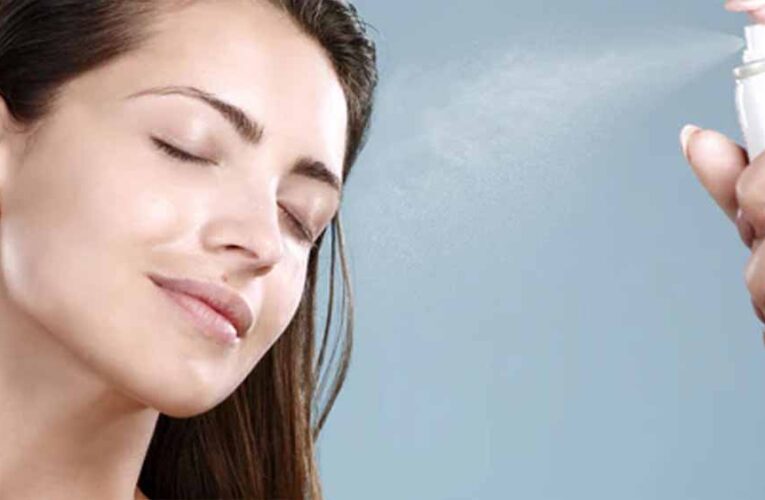 ऑयली स्किन से परेशान? घर पर बनाएं ये DIY टोनर, पाएँ दमकता चेहरा