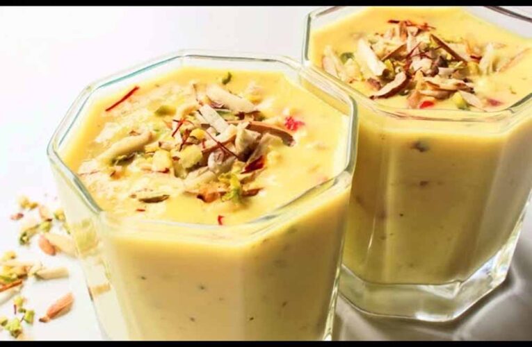 बच्चों के लिए बनाए बादाम मिल्क शेक