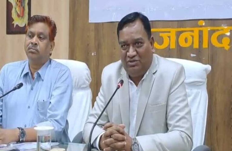 कमिश्नर बस्तर डोमन सिंह ने वीडियो कांफ्रेंसिंग के जरिए ली भैरमगढ़- नरहरपुर सहित माकड़ी एवं बकावण्ड ब्लॉक के अधिकारियों की बैठक