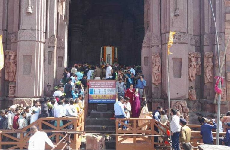 सावन के पहले सोमवार पर भोजपुर में भक्तों का लगा तांता, शिवालयों में उमड़ी भक्तों की भीड़