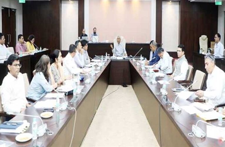 मुख्य सचिव की अध्यक्षता में विधानसभा सत्र की तैयारी और लंबित कार्यों की समीक्षा बैठक हुई