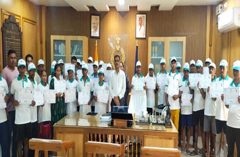 सुकमा में 30 आत्मसमर्पित नक्सलियों को दिया गया राज मिस्त्री का प्रशिक्षण, जिला प्रशासन की अभिनव पहल