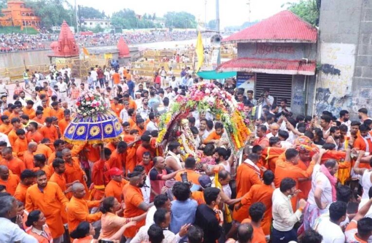 आज एकादशी के शुभ अवसर पर उज्जैन में बाबा महाकाल की दूसरी सवारी धूमधाम से निकल रही