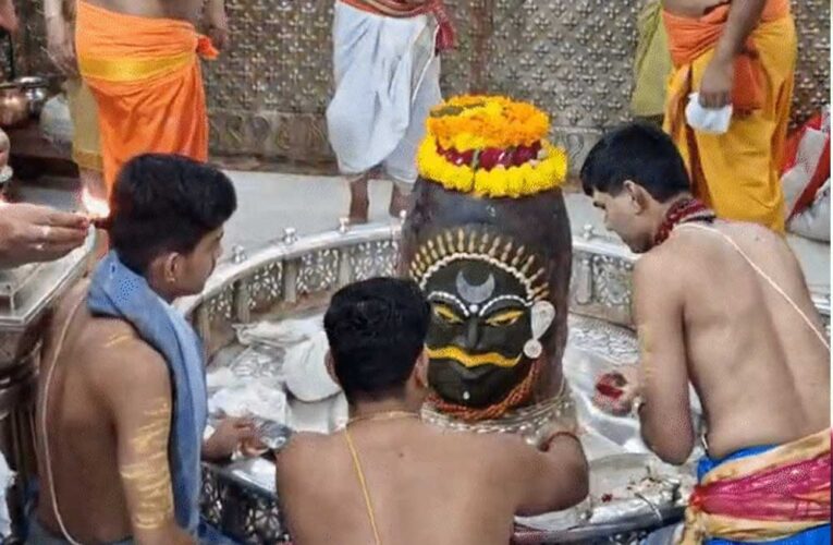 महाकाल के दरबार आस्था का सैलाब…श्रावण सोमवार पर उमड़े भक्त, रविवार को ढाई लाख से ज्यादा ने किए दर्शन