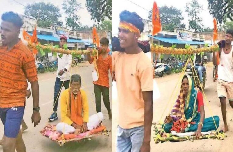 खाट पर माता-पिता, कांधों पर कर्तव्य: 20 किमी पैदल चला कलियुग का श्रवण कुमार