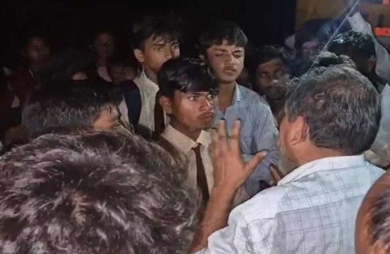 170 छात्रों का 30 किमी पैदल संघर्ष रंग लाया, कलेक्टर से मिले तो हटाया गया प्राचार्य