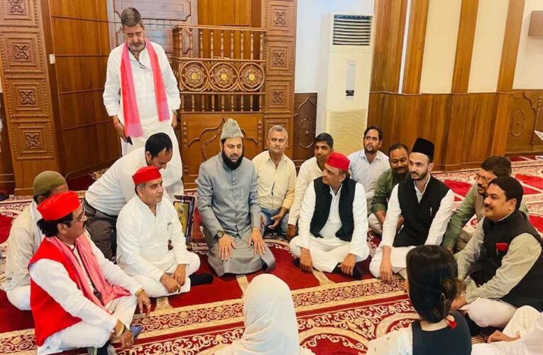 मस्जिद में सपा सांसदों की बैठक पर बीजेपी भड़की: पूछा – क्या इसे पार्टी ऑफिस समझ लिया?