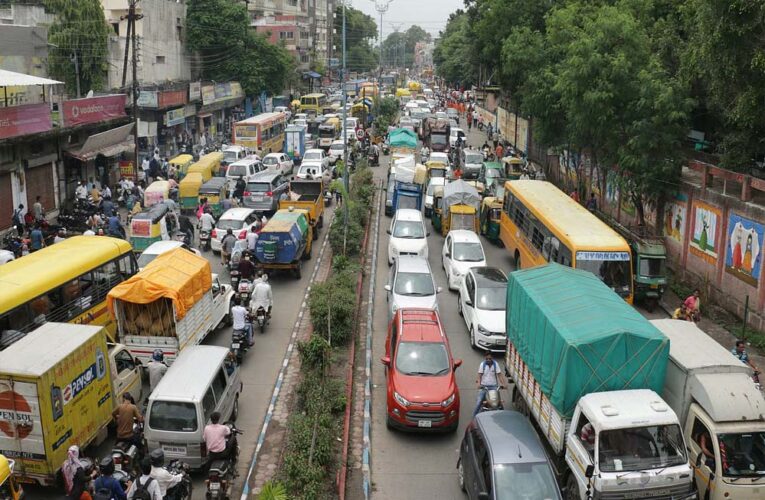 कोर्ट ने कहा डिलीवरी वाले सबसे ज्यादा सिग्नल तोड़ते, पुलिस सत्यापन की व्यवस्था नहीं