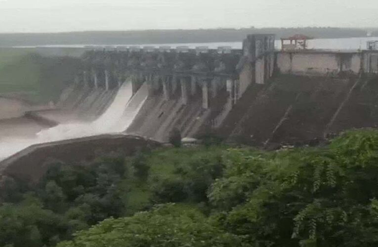 मप्र के 20 जिलों में भारी बारिश का अलर्ट, जबलपुर में जलभराव की आशंका, मड़ीखेड़ा डैम के गेट खुले
