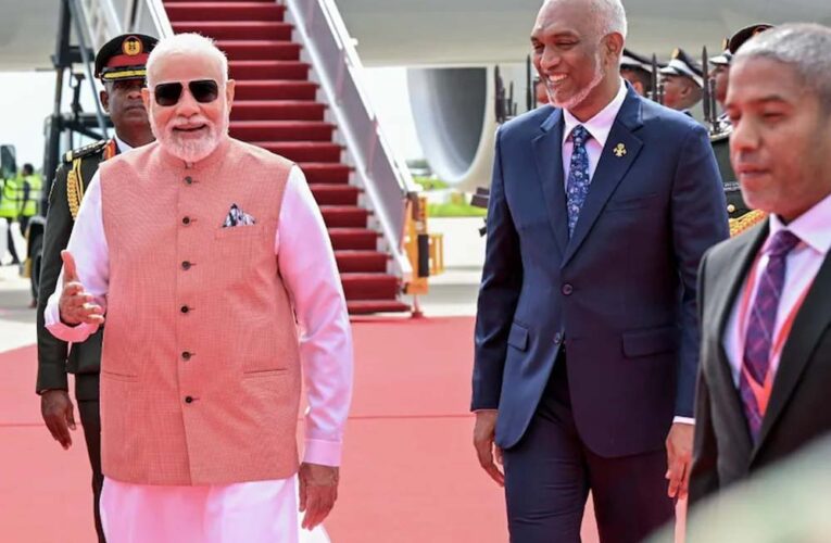 PM मोदी का मालदीव में भव्य स्वागत, राष्ट्रपति मुइज्जू ने एयरपोर्ट पर किया स्वागत