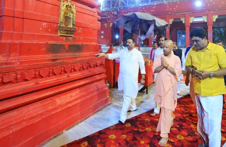 सीएम योगी ने पीएम मोदी की सभा स्थल का लिया जायजा, काशी से रवाना हुए