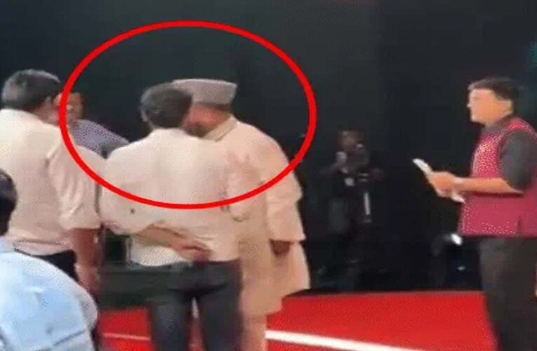 डिबेट में बवाल: डिंपल पर टिप्पणी करने वाले मौलाना रशीदी को सपा कार्यकर्ताओं ने पीटा