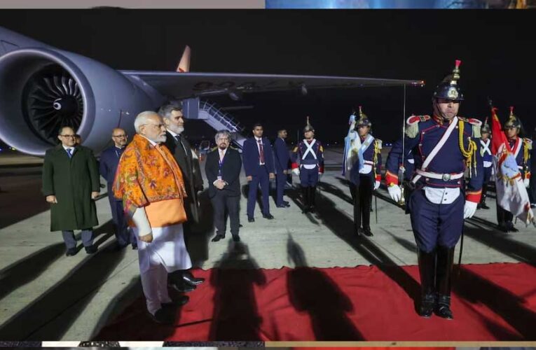 अर्जेंटीना में PM मोदी का भव्य स्वागत, 57 वर्षों में किसी भारतीय प्रधानमंत्री की पहली द्विपक्षीय यात्रा