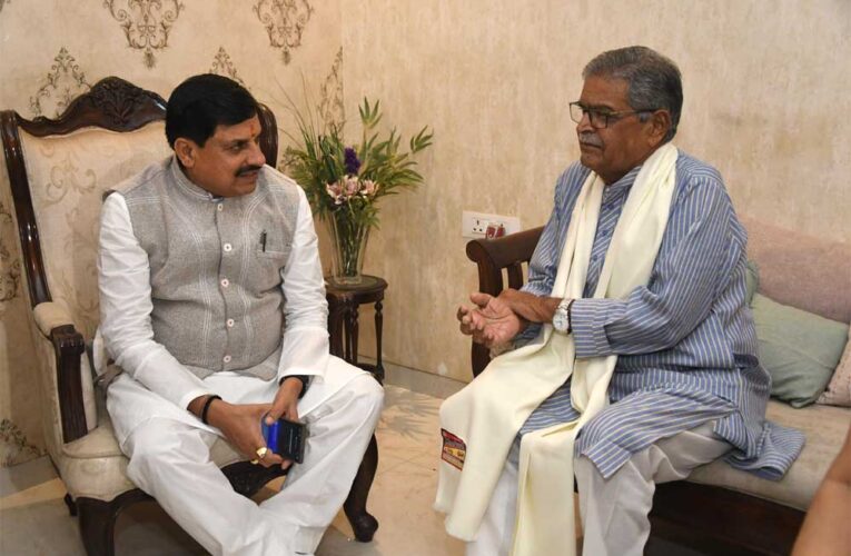 सीएम यादव ने आज भारतीय जनता पार्टी के वरिष्ठ नेता एवं पूर्व मंत्री डॉ. गौरीशंकर शेजवार से की मुलाकात
