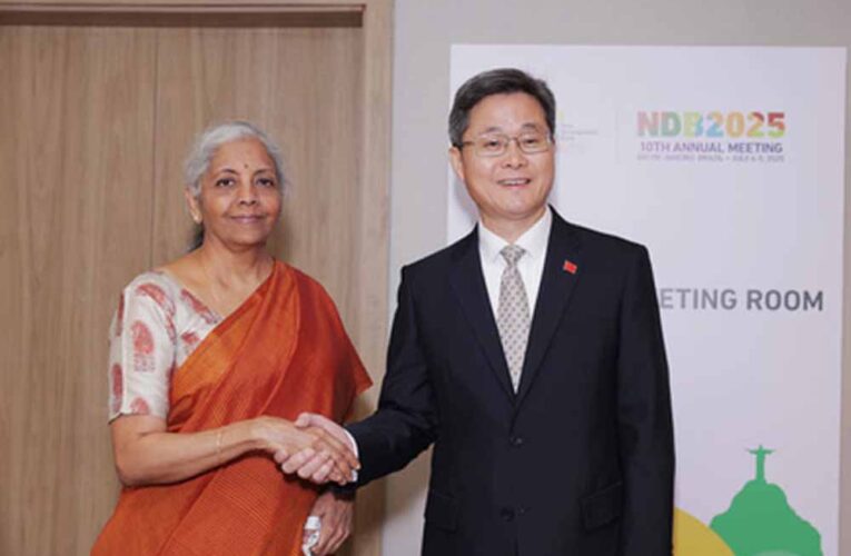 ब्रिक्स बैठक में वित्त मंत्री निर्मला सीतारमण ने उठाए द्विपक्षीय मुद्दे, वित्त मंत्रियों से की अहम चर्चा