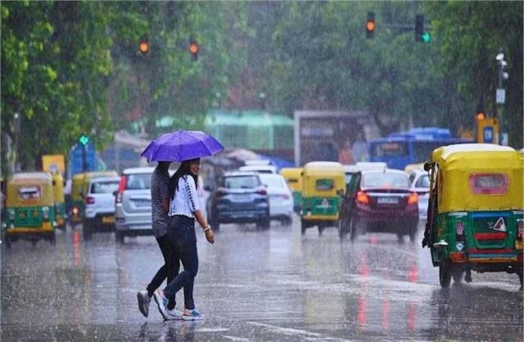 दिल्ली-NCR में मूसलधार बारिश से हाहाकार, IMD का रेड अलर्ट अगले हफ्ते तक जारी